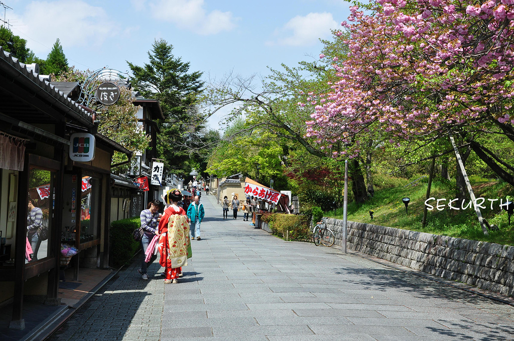 2014很多都是操着英语、汉语的说_三年坂二年