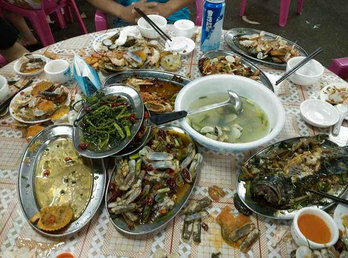 晚上去下岗职工海鲜加工吃饭图片