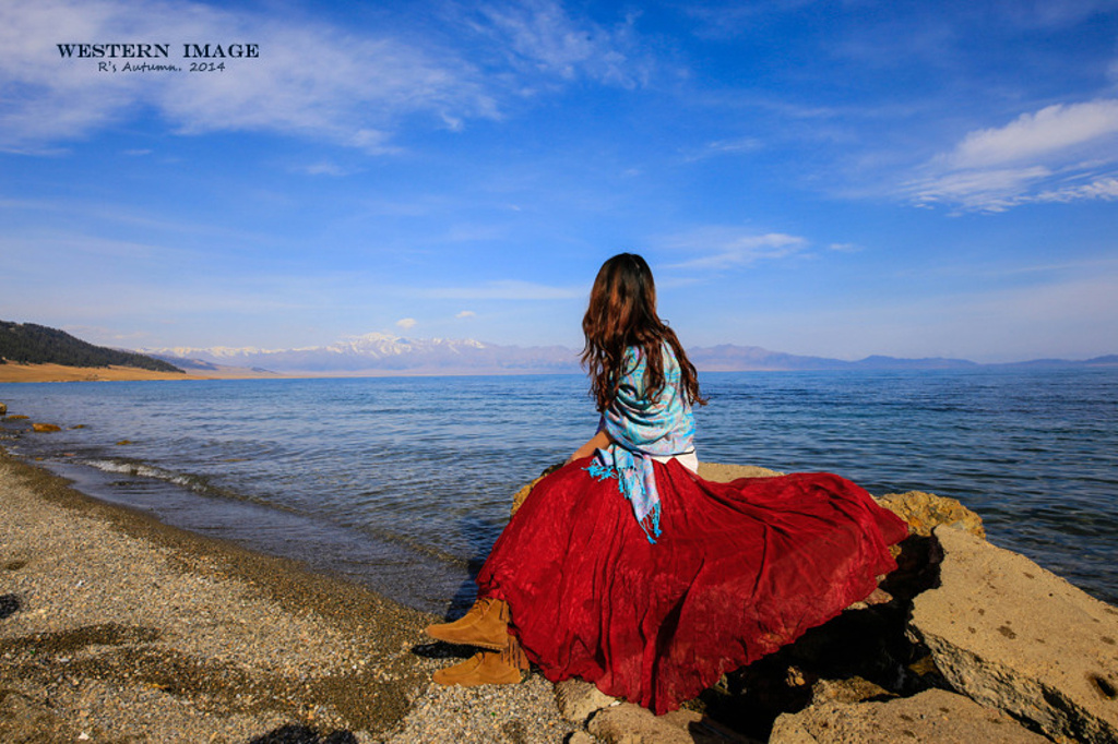 2015赛里木湖传说是由一对为爱殉情的年轻的