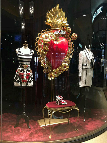 2015出了关闸,就会看到各种赌场发财车的上车