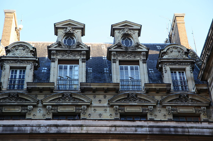 2016巴黎圣母院钟楼要9点开门,时间还早,决定