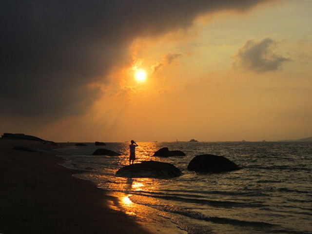 一看,是时候起来去黄厝沙滩看日出了,据说黄厝海滨的日出是厦门最