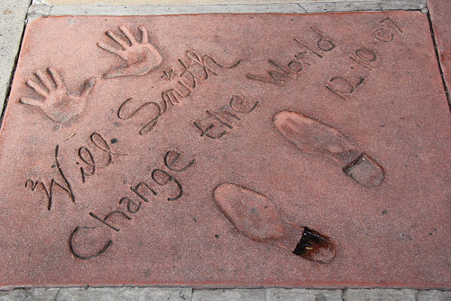 好莱坞星光大道上的手印和脚印,这是威尔史密斯的