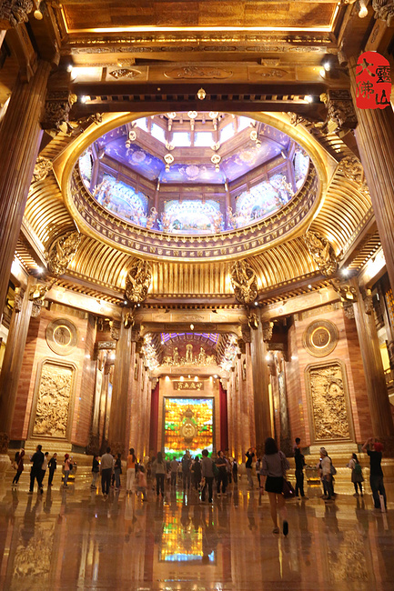 梵宫中最重要的地方莫过于圣坛,这是一个美