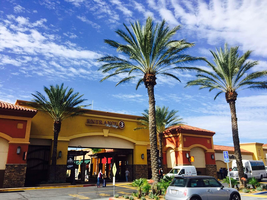 2015Desert Hills Premium Outlets_旅游攻略_门