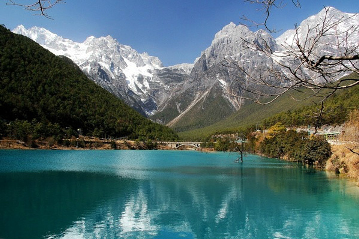 2016蓝月谷 雪山上幽兰色的冰川融化后流下有_白水河评论 - 去哪儿攻略社区