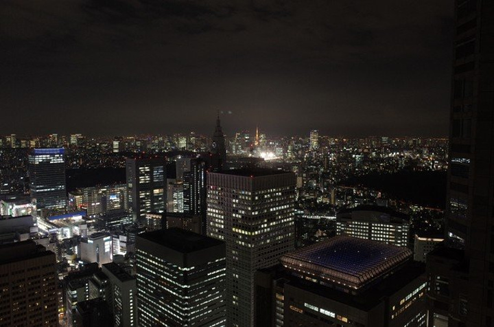 起从新宿走去东京都厅看夜景,都厅的观景平台很高,第一次看到东京的