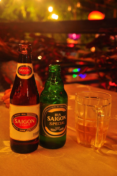 在越南喝了很多这种啤酒,有西贡红,西贡绿,西贡白,我喜欢西贡红,男生