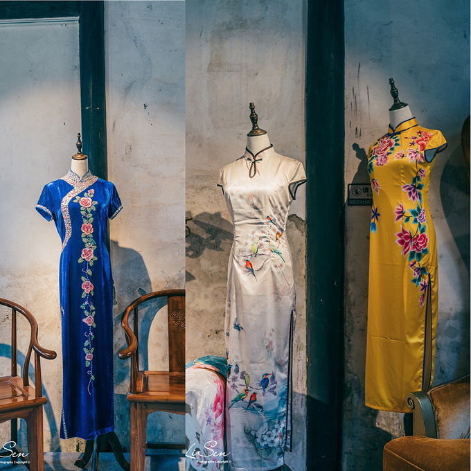 在故居的最后,有一个极小的展厅,展示了中国经典的旗袍.