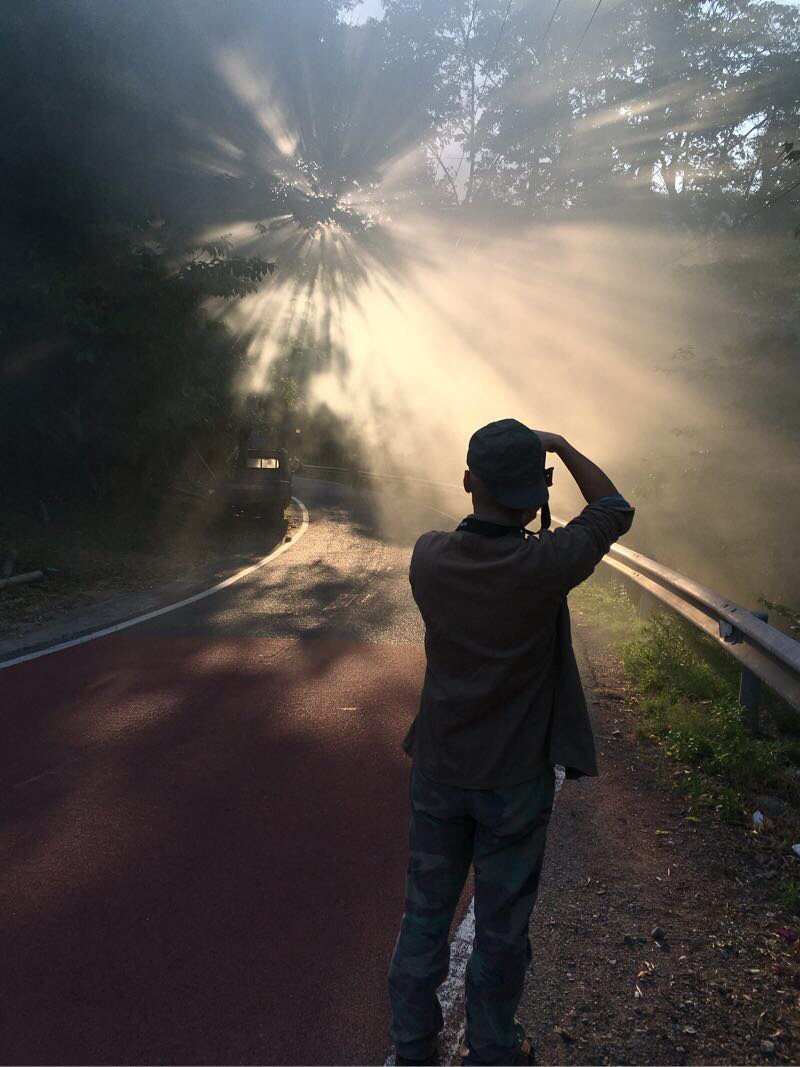 夕阳西下,倦鸟归巢,我们也准备吃晚饭了.