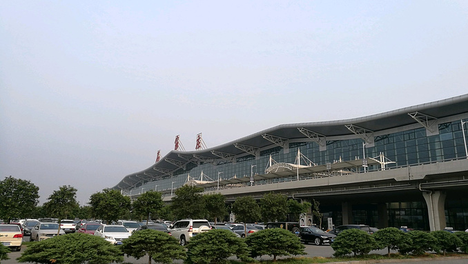 石家庄正定机场如何坐飞机?早7点的. 石家庄机场坐