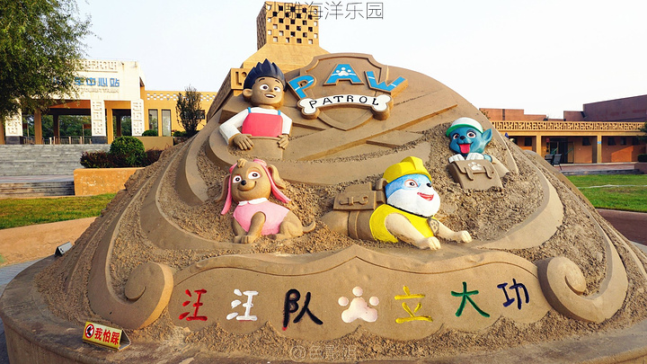 2020沙雕公园占地面积很大,所以坐着小火车看沙雕是的