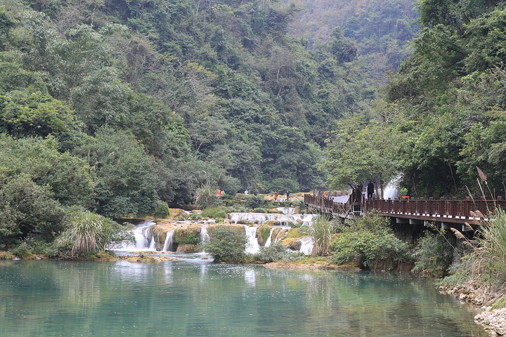 酒店离景点很近,步行仅需几分钟.大小七孔是2个景区,售票处在一起.