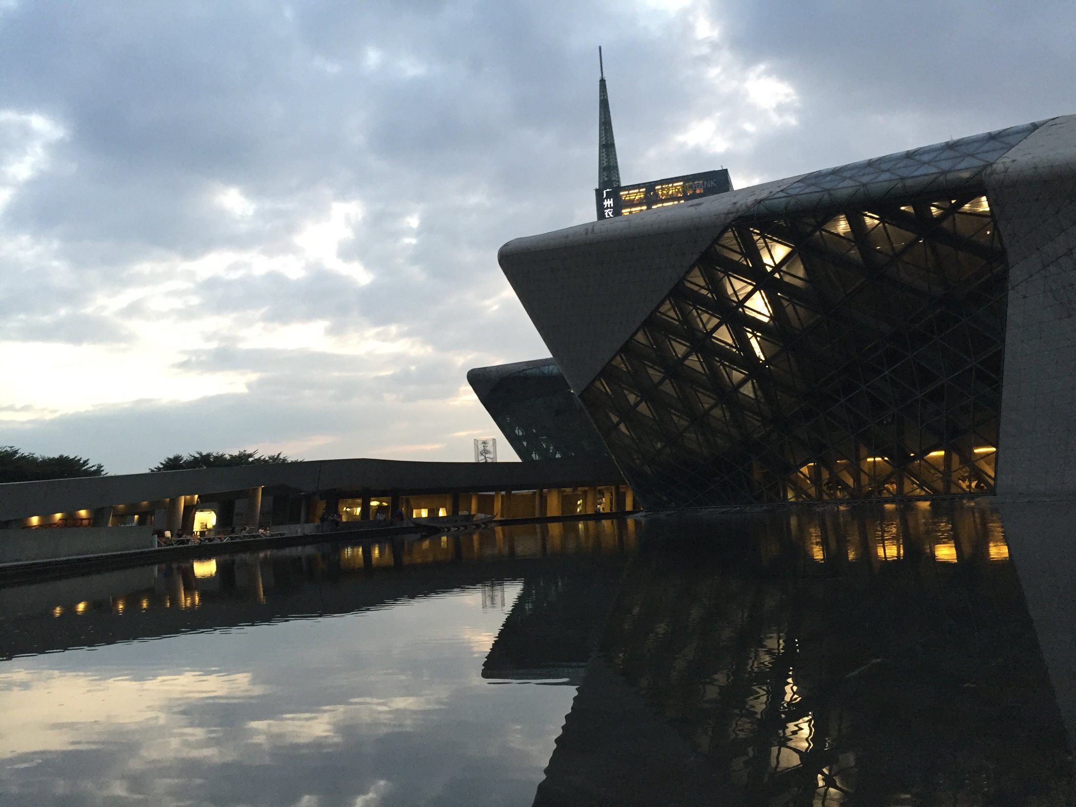 即可以很感受历史又可以很情怀的海心沙周围