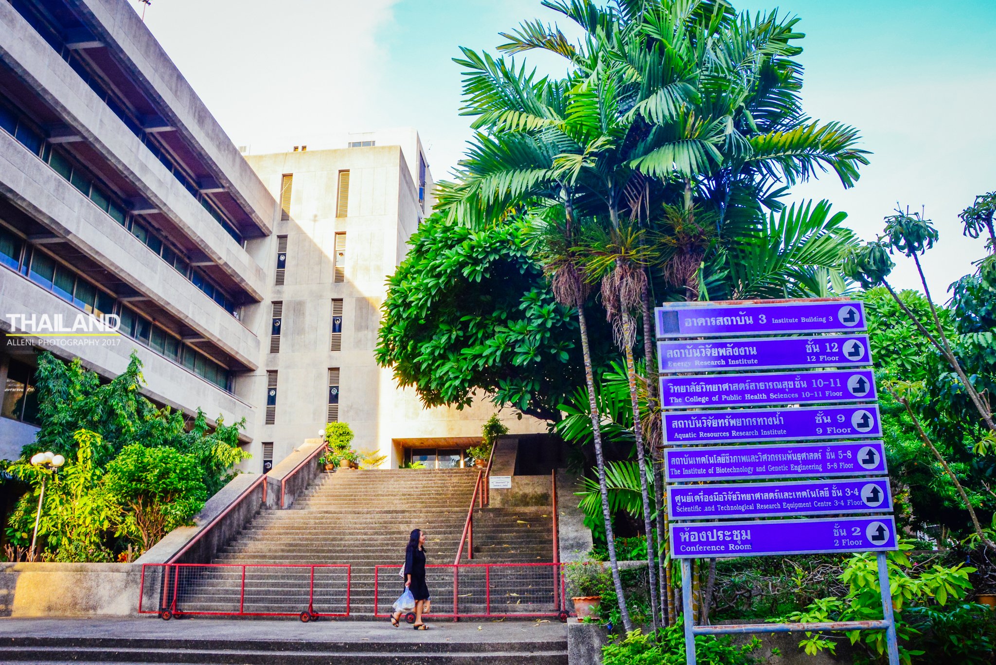 路过另一所大学的校门,曼谷皇家理工大学,不过好像不对游客开放.
