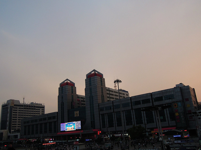 郑州站位于郑州市二气区大同路