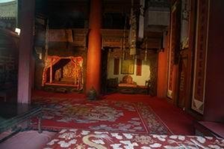 坤宁宫里的卧室部分,这床真的不大