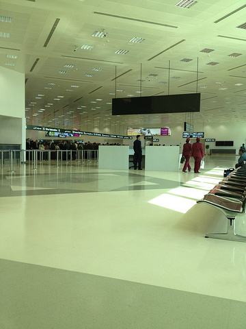 2015迪拜机场东西没有想象的便宜,而且转机的