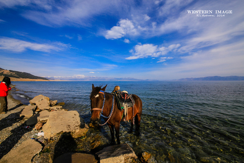 2015赛里木湖传说是由一对为爱殉情的年轻的