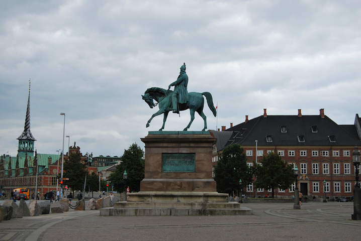 2015坐落在国会大厦门前被冠以欧洲岳父美名