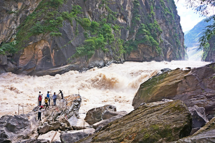 2015一路跟我们说了很多纳西族和藏族的风俗