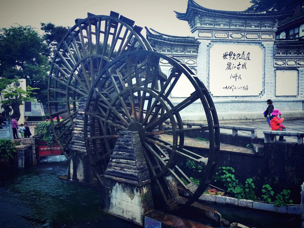 "大理丽江香格里拉"三地淋雨游