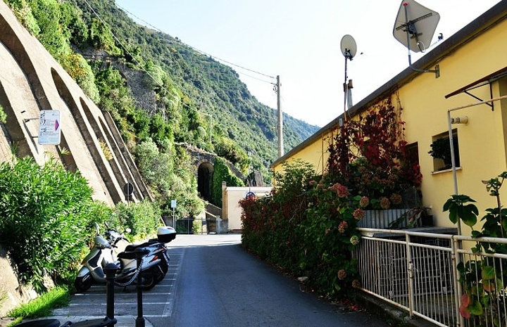 2015我们在维尔纳扎的海边静坐,顺便等待的下