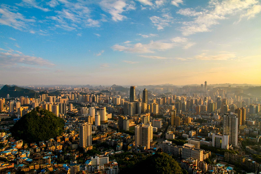 看大数据博览会，住潮流互联网酒店。