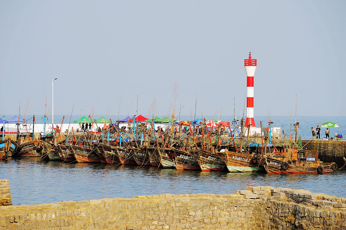 日照旅游攻略 只有大海,才能够带走我们的忧愁  这个渔港很小,但是