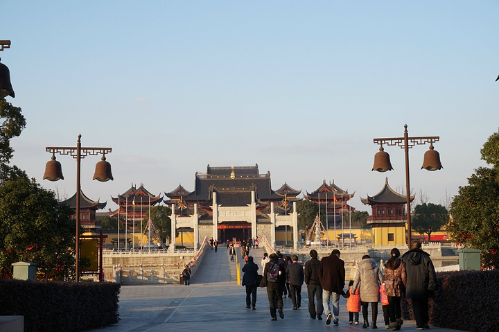 重元寺有全国十最(最高的水上观音阁,最高的室内观音像,最重的室内