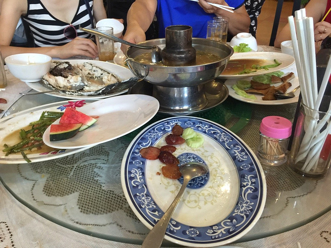 一到酒店我就倒下了,一觉睡到了中午,然后下楼集合吃饭.