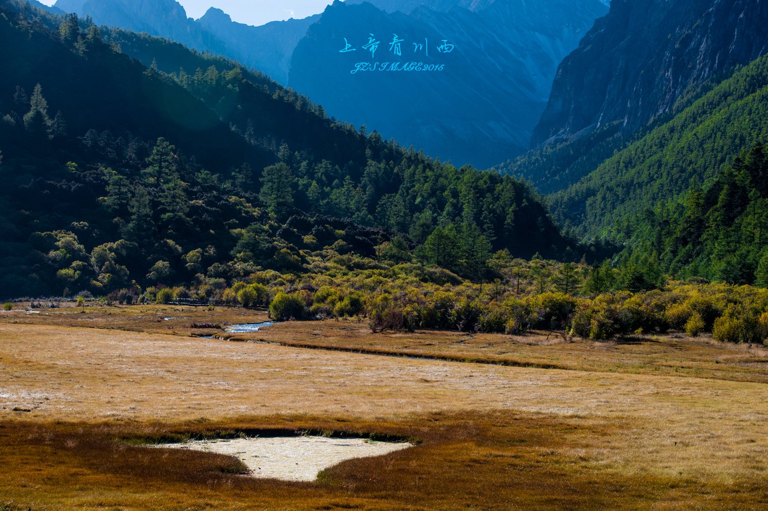 上帝看川西 航拍稻城亚丁 色达 亚青寺 牛背山 稻城旅游攻略 游记 去哪儿攻略