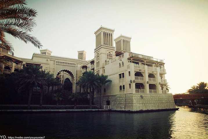 迪拜 的 souk madinat jumeirah, 也叫朱美拉古堡.