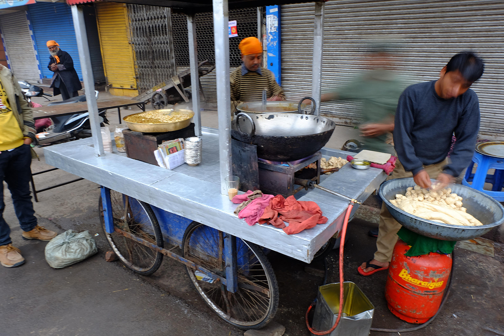 最后收费才300卢比,折合人民币30元_香料市场