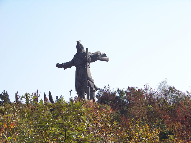 大禹陵位于绍兴市郊,是纪念大禹的陵墓,墓在会稽山下,由禹陵