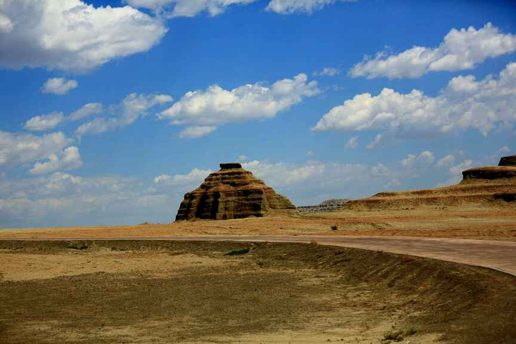 2015乌尔禾风城是可远观而不可亵玩。远观之