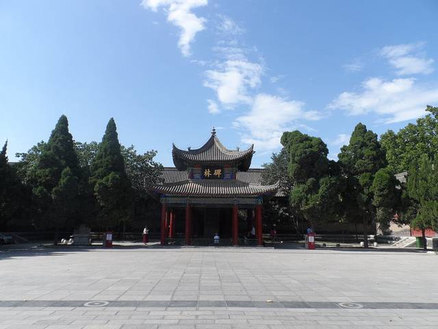 为了肉夹馍的西安,美食美色两不误^卖儿童家具哪图片