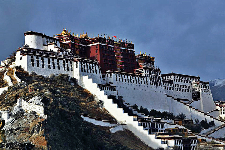 2015我们先来到拍摄布达拉宫最好位置的药王