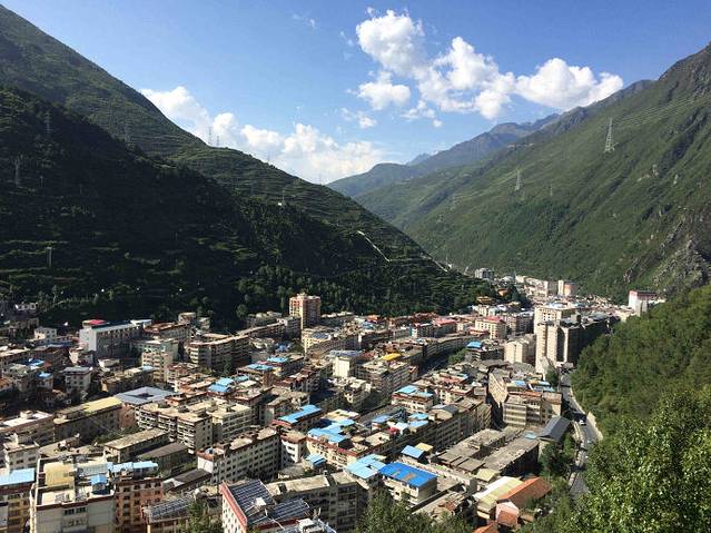 俯瞰康定城.
