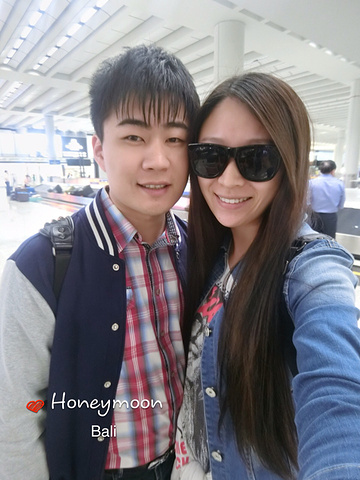 2015香港航空HX221航班从南京禄口机场T2._