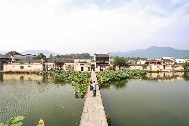 安徽宏村:行走在画里的乡村_黄山旅游攻略