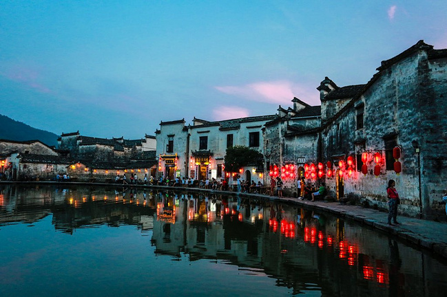 安徽宏村:行走在画里的乡村_黄山旅游攻略