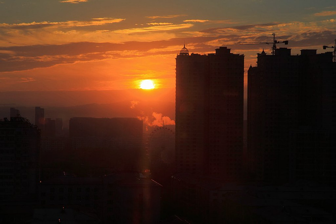 第十二天(0816):早晨房间里拍的牡丹江日出.
