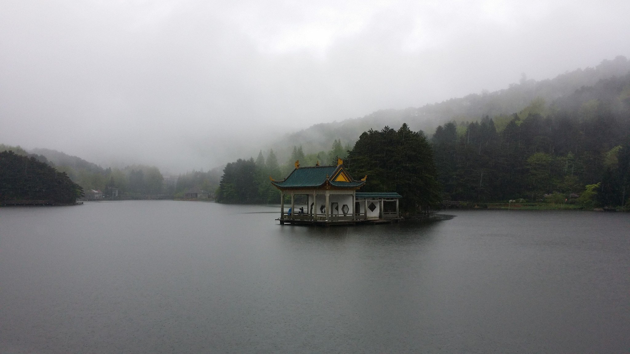 牯岭的日与夜-----------------（庐山四日三夜的闲游）