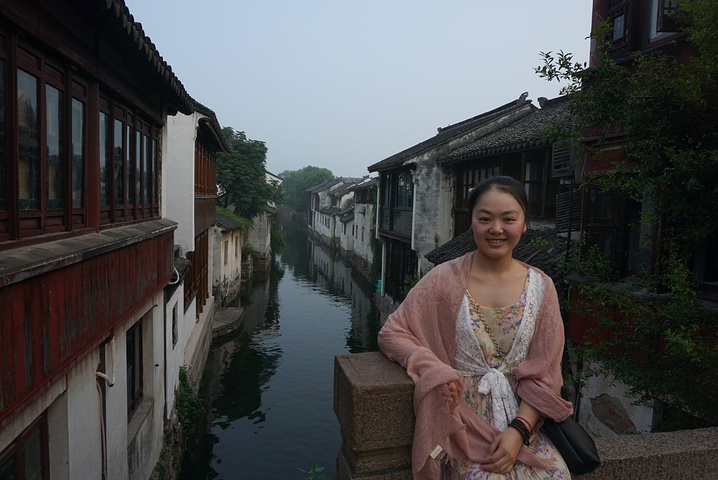 尤以今天体现的淋漓尽致从酒店穿过这小弄堂便到周庄景区啦!