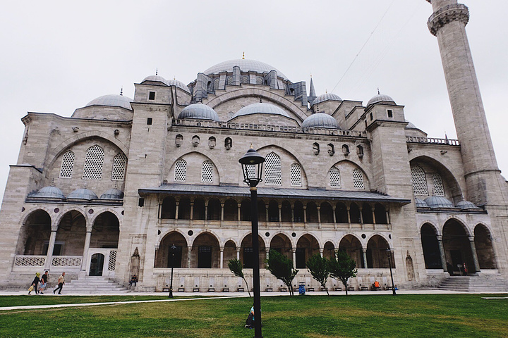 uuml;leymaniye mosque)耸立在金角湾西岸,是(jami‘ sulaymani)