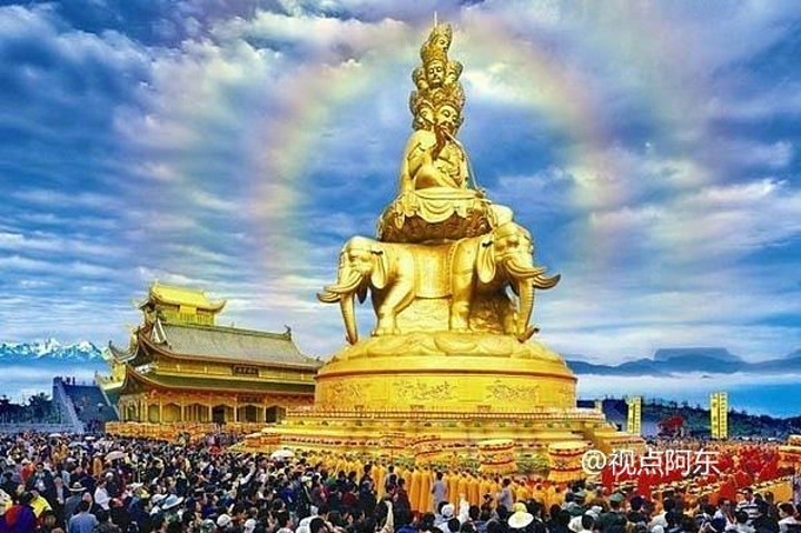 金顶"佛光"是峨眉山难得一见的奇观