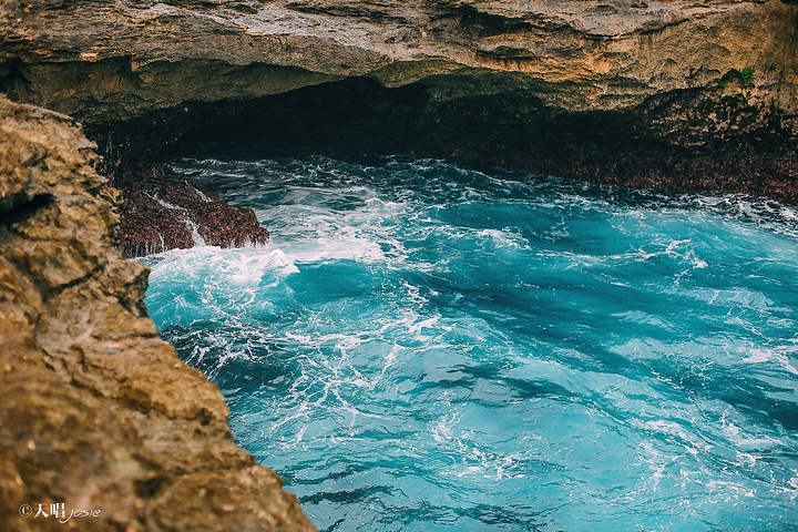 一张静图来感受这片海的深邃和神秘.