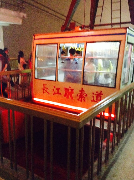 2014很有重庆特色的一项项目 就在客栈附._长