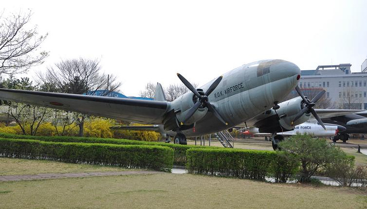 2015都是韩朝战争时候留下来的武器, 看着很壮